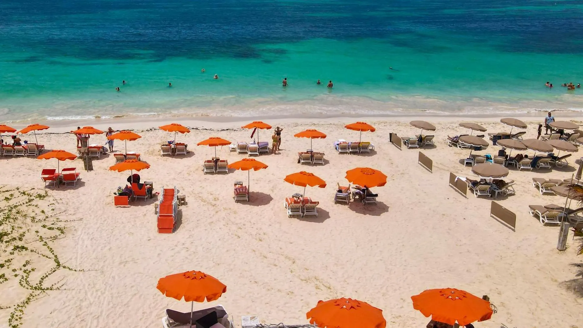 Sable Bleu Elegant 2-Bedroom Oceanfront Apartment Orient Bay