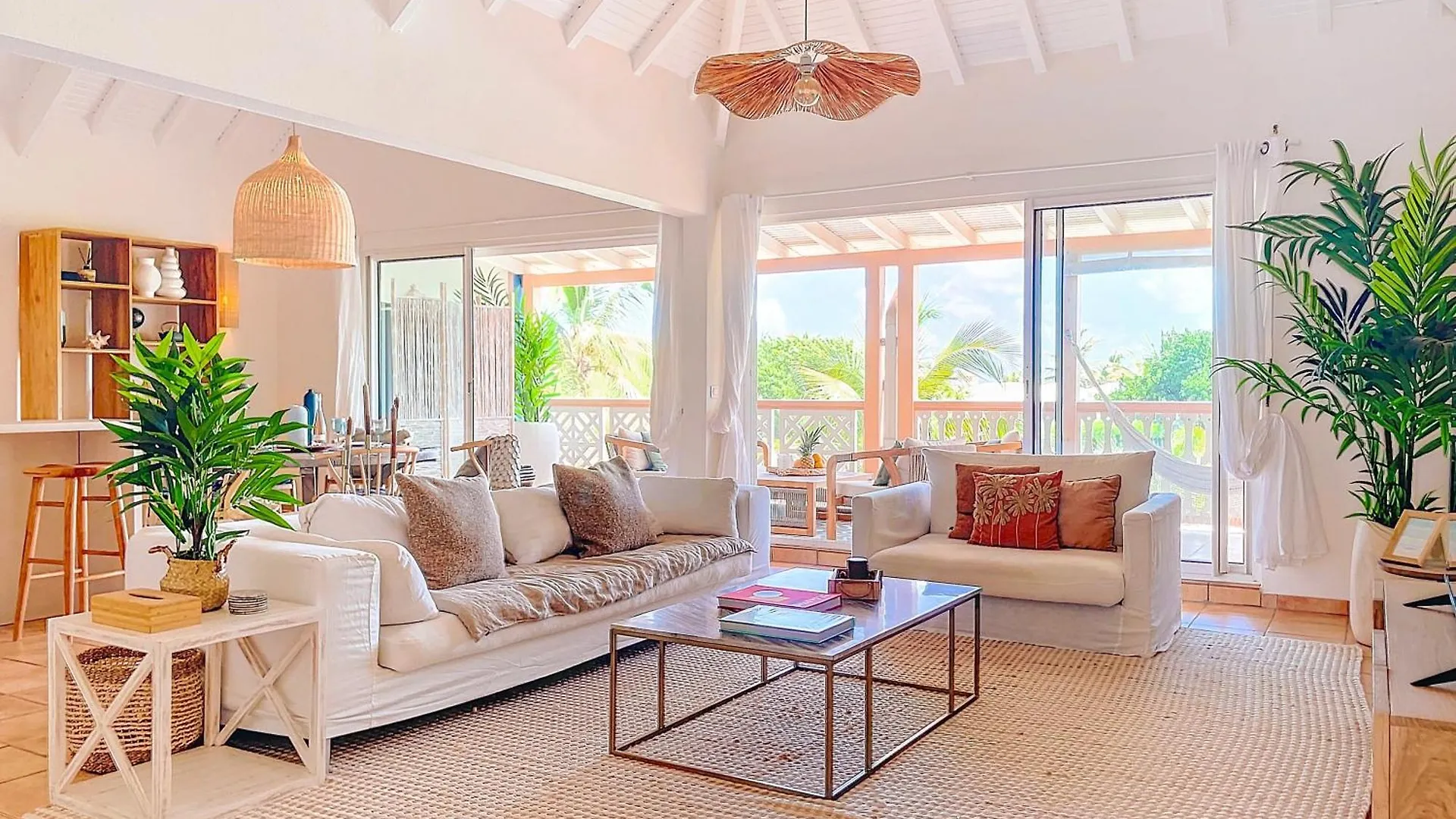 Sable Bleu Elegant 2-Bedroom Oceanfront Apartment Orient Bay