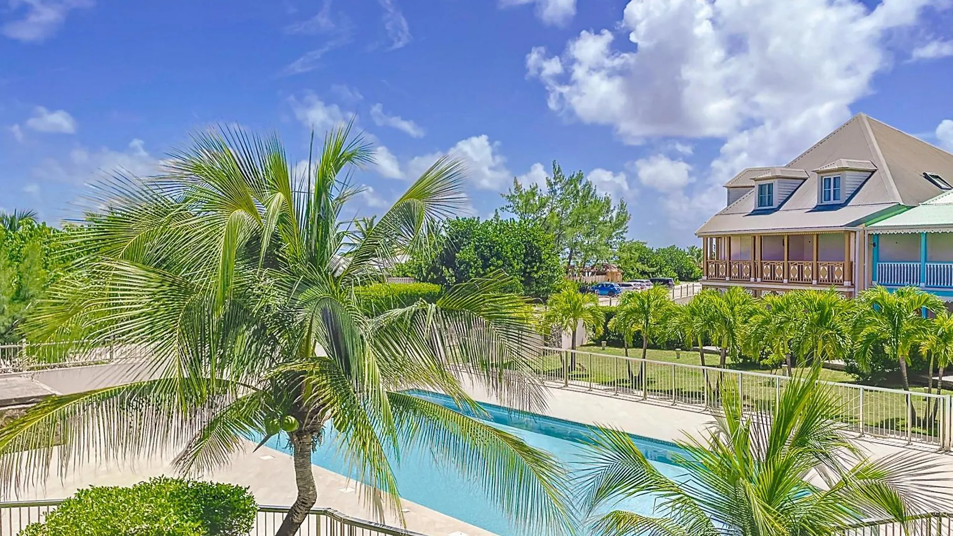 Sable Bleu Elegant 2-Bedroom Oceanfront Apartment Orient Bay