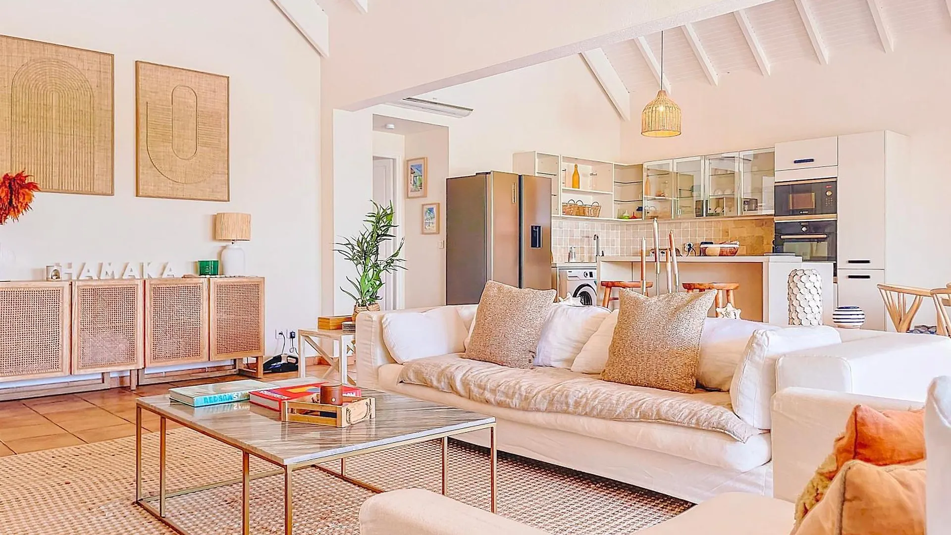 Sable Bleu Elegant 2-Bedroom Oceanfront Apartment Orient Bay