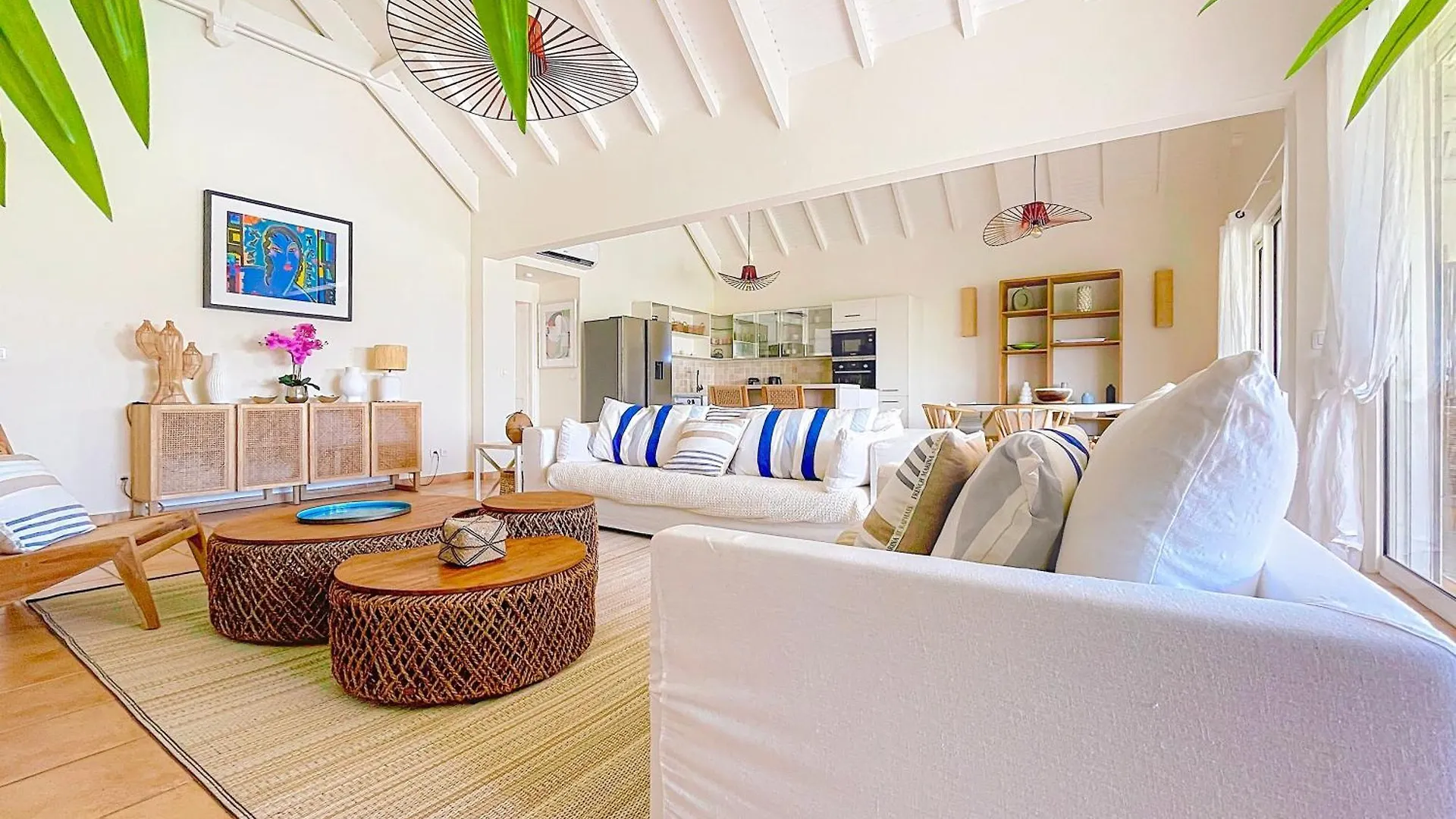 Sable Bleu Elegant 2-Bedroom Oceanfront Apartment Orient Bay