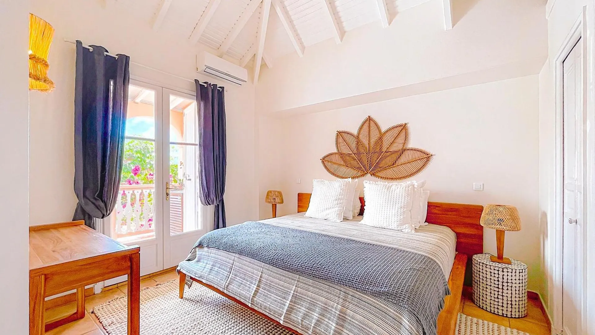Sable Bleu Elegant 2-Bedroom Oceanfront Apartment Orient Bay